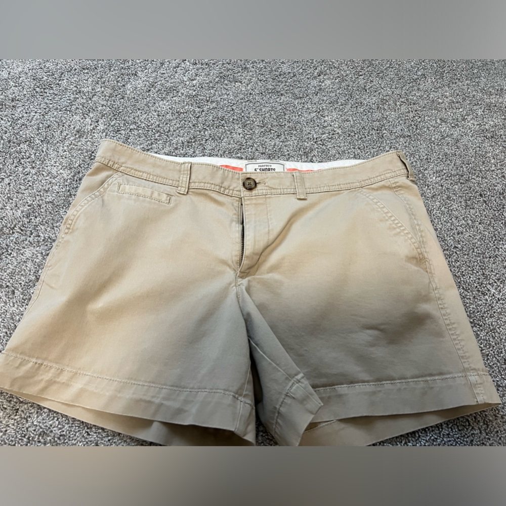 EUC Women’s Old Navy Size 10 Perfect 5” Khaki Shorts